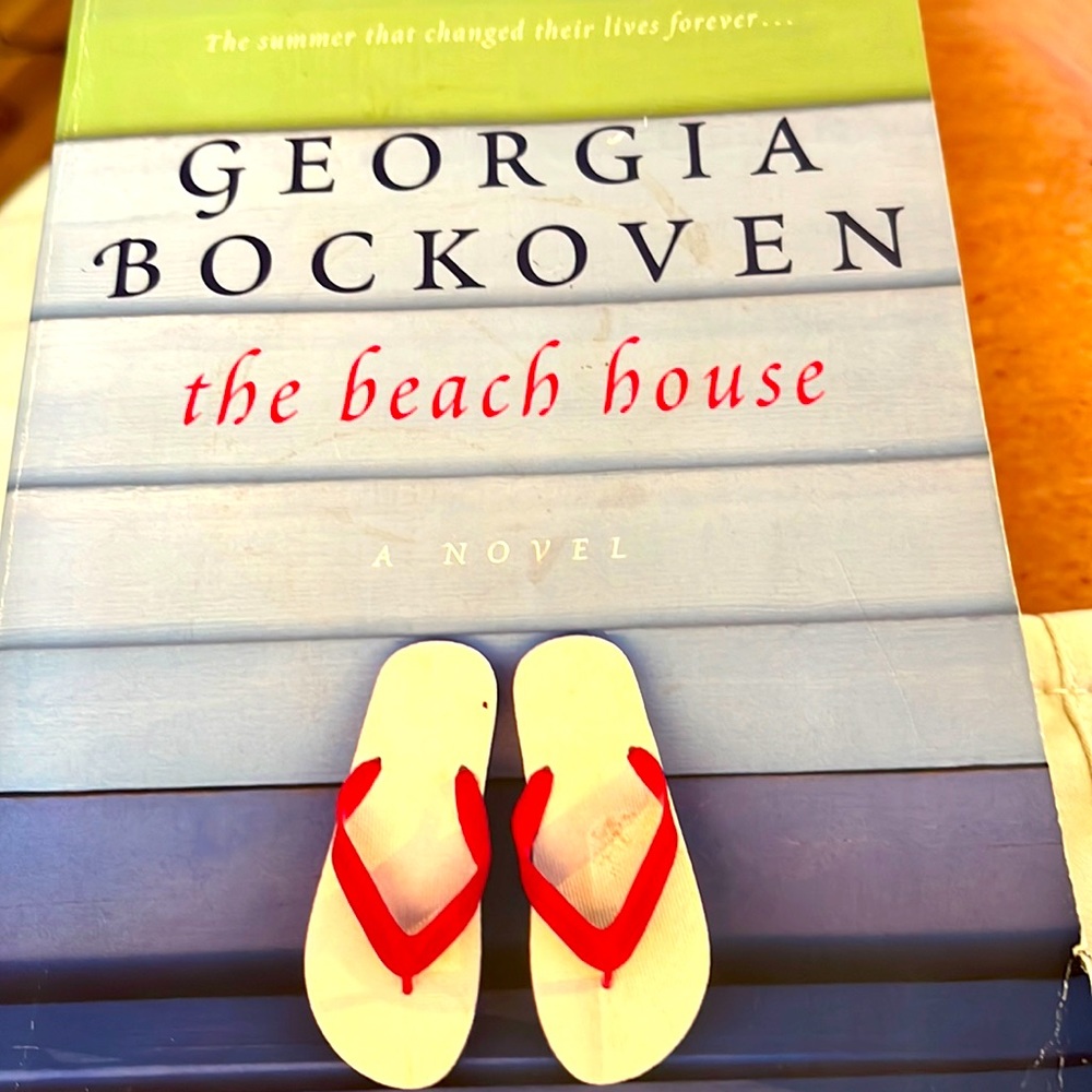 Book : THE BEACH HOUSE 👙